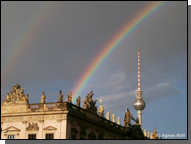 DHM mit Regenbogen